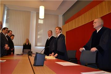 Die Richter des Staatsgerichtshof sagten den Vertretern des Senats, wo es lang geht: Die Landesregierung habe den Auskunftsrechten der Abgeordneten umfangreich nachzukommen.