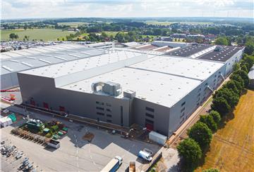 Die riesige neue Halle für das Logistik-Zentrum von Granit Parts am Kreuzkamp in Heeslingen wurde wegen der Corona-Pandemie ohne große Zeremonie in Betrieb genommen.