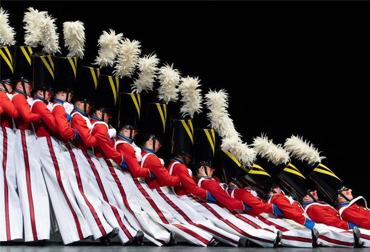 100 Jahre Showtanzgruppe „Rockettes“ - noch zeitgemäß? Die „Rockettes“ tanzen die Parade der Holzsoldaten während der Weihnachtshow. (Archivbild)