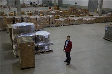 Die Ruhe vor dem Sturm: Noch stehen in der Comet-Lagerhalle nur ein paar Paletten. Das wird sich ändern, wenn die ersten Retouren in Bremerhaven eintreffen, weiß Marketingmanager Jens Thomas.