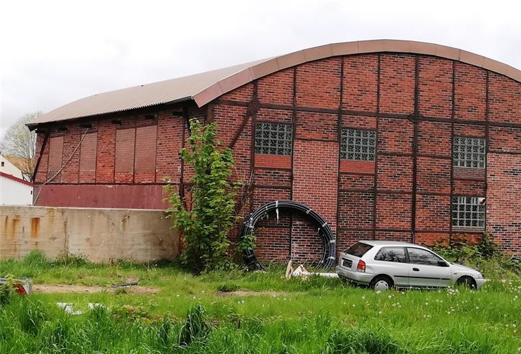 SPD will von Umzug nichts hören Die Rundbogenhalle auf dem Bauhofgelände muss weg, weil sie vom Einsturz bedroht ist. Darüber, ob nun der gesamte Bauhof umziehen sollte, sind sich im Stadtrat die Fraktionen uneinig.