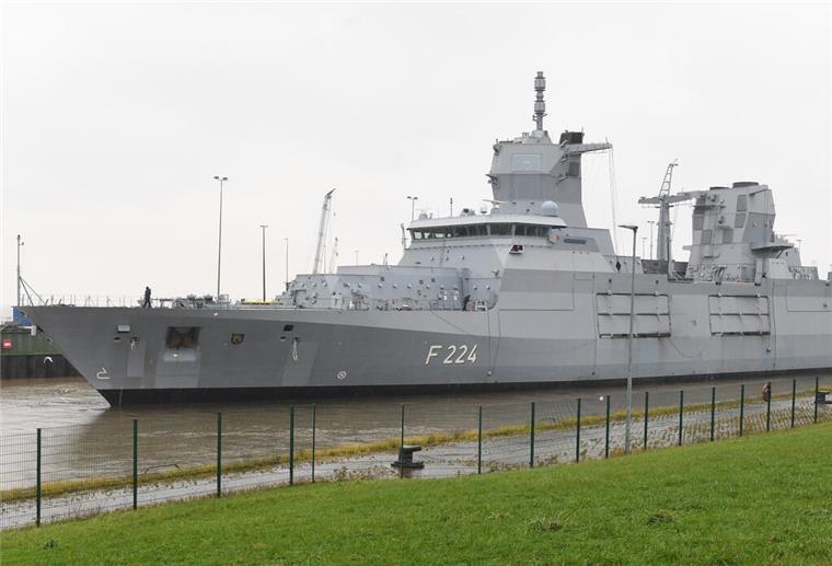 Die Fregatte „Sachsen-Anhalt“ bleibt ein halbes Jahr in Bremerhaven Die „Sachsen-Anhalt“ ist 150 Meter lang und 18,8 Meter breit.