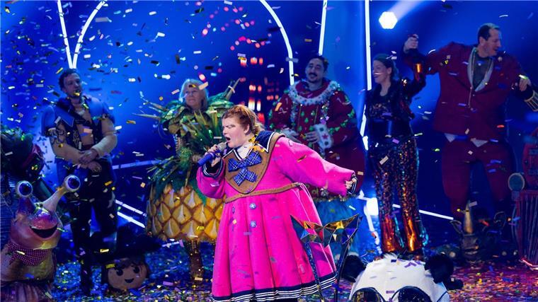 Pokal für den Panda: Sängerin Loi gewinnt „Masked Singer“ Die Sängerin Loi wurde durch die Sendung „The Voice Kids“ bekannt.