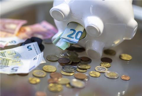 Das Foto zeigt ein Sparschwein. 