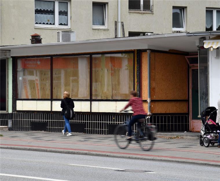 Milchbar Bremerhaven: Bretter vor Fenstern sollen bald verschwinden Die Sanierung der Milchbar in der Lloydstraße soll in Kürze abgeschlossen sein, sagt der Besitzer Torsten Griesch.
