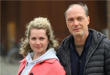 Die Schauspielerin Cornelia Gröschel und der Schauspieler Martin Brambach - hier bei Dreharbeiten zu einem MDR-„Tatort“, der in etwa einem Jahr zu sehen sein soll.
