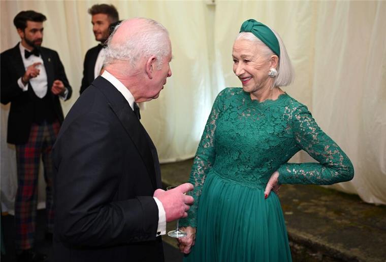 Charles diniert mit Beckhams, Mirren und Versace Die Schauspielerin Helen Mirren verkörperte Charles‘ Mutter Königin Elizabeth in dem Film „Die Queen“ von 2006.