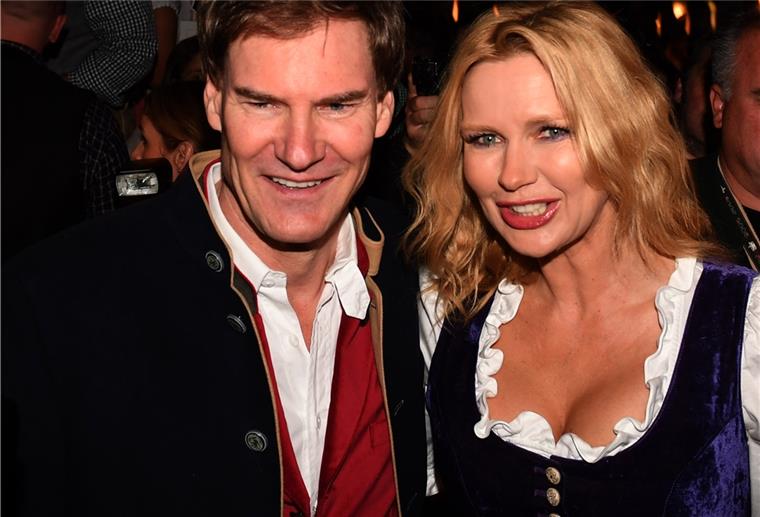 „Heute wäre Wiesn-Start gewesen“ Die Schauspielerin Veronica Ferres und ihr Mann Carsten Maschmeyer im Käferzelt auf dem Oktoberfest im vergangenen Jahr.
