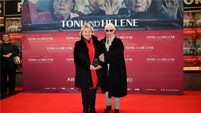 Komisch und herzerwärmend: die Komödie „Toni und Helene“ Die Schauspielerinnen Margarethe Tiesel (l) und Christine Ostermayer bei der Filmpremiere