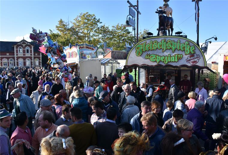 Roonkarker Mart: Gemeinde soll auf Standgeld verzichten Die Schausteller wünschen sich nach den Einbußen durch die Pandemiejahre niedrigere Standgebühren auch beim Roonkarker Mart. Doch auch die Gemeinde ist finanziell klamm. Foto: Archiv