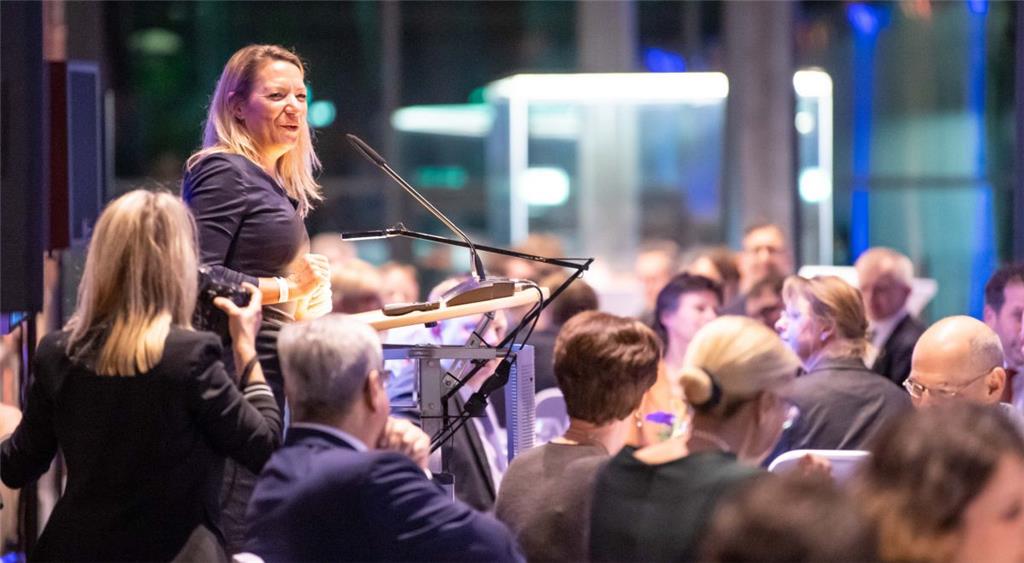 Die schönsten Fotos vom königlichen Besuch in Bremerhaven. Foto: Hartmann