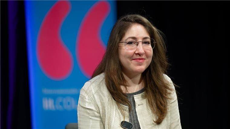 Israel-Debatte: Zwischen Solidarität und „Massenhysterie“ Die Schriftstellerin Deborah Feldman sieht die deutsche Israel- und Antisemitismus-Debatte äußerst kritisch.