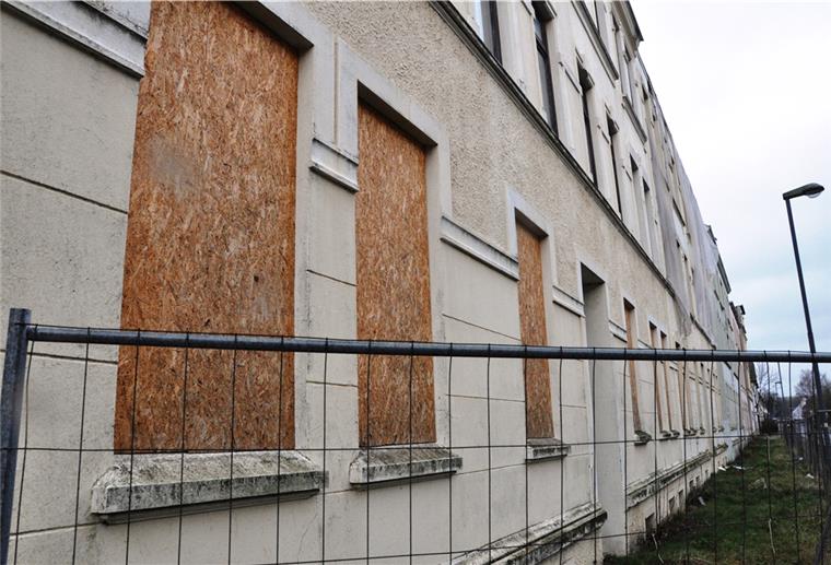 Schrottimmobilien in Einswarden werden abgerissen Die Schrottimmobilien Niedersachsenstraße 52 bis 62 im Nordenhamer Stadtteil Einswarden werden jetzt abgerissen.