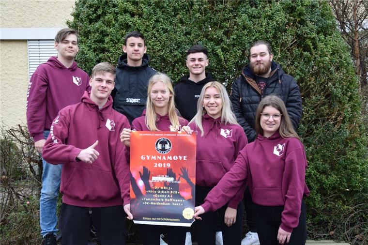 Gymnamove: Schüler laden zum Feiern in die Jahnhalle ein Die Schülervertretung des Gymnasiums Nordenham und die am Freitag zuständigen Techniker in der Jahnhalle hoffen auf zahlreiche Besucher.