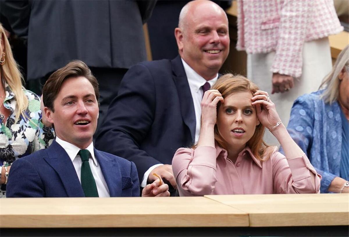 Prinzessin Beatrice feiert Weihnachten doch in Sandringham Die schwangere Prinzessin Beatrice wird auf Anraten ihrer Ärzte nicht verreisen, sondern mit ihrem Mann Edoardo Mapelli Mozzi Weihnachten in Sandringham verbringen. (Archiv)