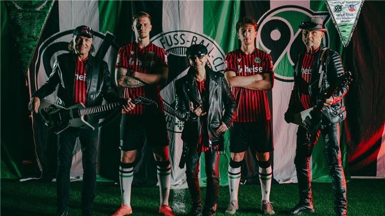 Scorpions stellen neues Hannover-Trikot vor Die Scorpions präsentieren das neue Trikot von Hannover 96.