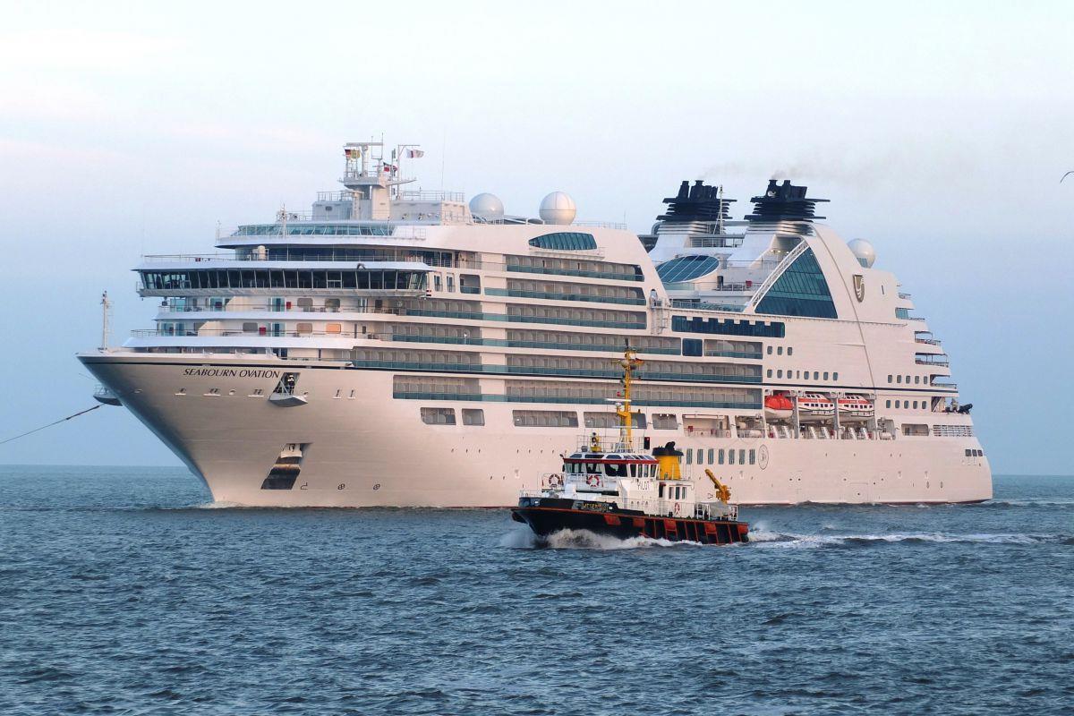 "Seabourn Ovation": Reederei-Geschichte begann in Bremerhaven Die „Seabourn Ovation“ steuert die Columbuskaje an. Im Frühjahr erst wurde sie in Dienst gestellt.