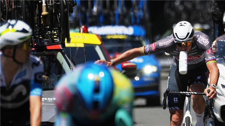 Sekunden-Krimi bei der Tour: Van der Poel wieder in Gelb Die sechste Etappe war wie maßgeschneidert für den Klassiker-Spezialisten.