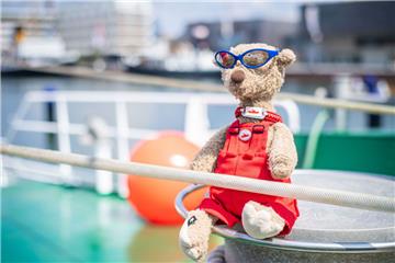 Die Seenotretter aus Bremehaven haben tolle Fans: Mit Maskottchen "Sid" machen sie auf die wichtige Arbeit in sozialen Medien aufmerksam. 
