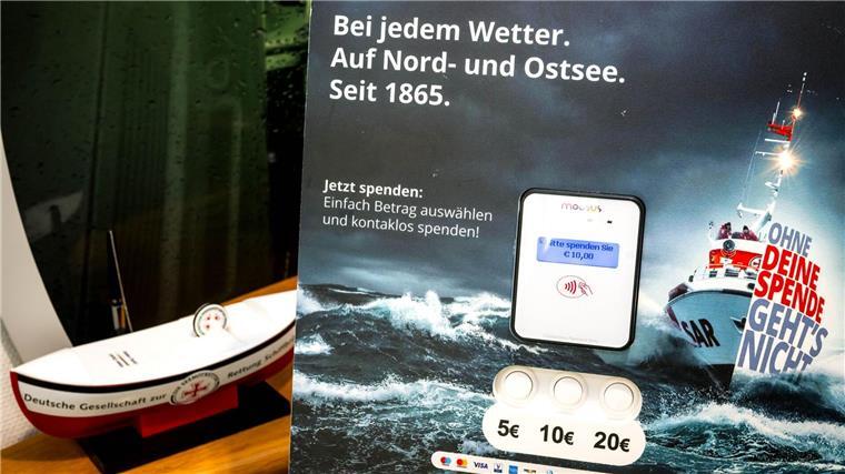 Die Seenotretter finanzieren sich mit Spenden.