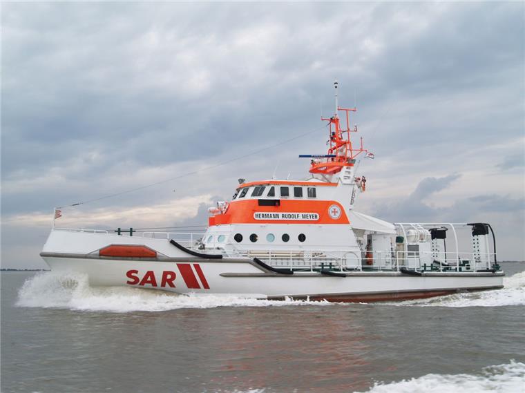 Die Seenotretter konnten nur noch die Leiche des 48-jährigen Seglers bergen. Die genauen Umstände seines Todes sind noch unklar.