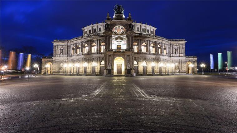 Semperoper feiert 40. Geburtstag mit Festwoche Die Semperoper Dresden feiert ihren 40. Geburtstag mit einer Festwoche. (Archivbild)