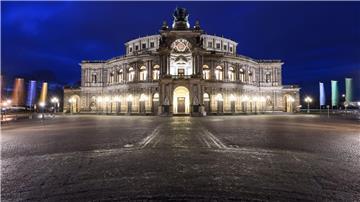Die Semperoper Dresden feiert ihren 40. Geburtstag mit einer Festwoche. (Archivbild)