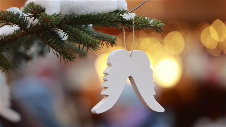 Die Sender bieten viel Besinnliches in der Adventszeit. (Archivbild)