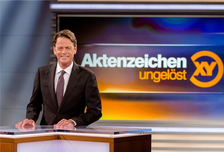 Cold Case: Über 100 Hinweise nach Aktenzeichen XY Die Sendung „Aktenzeichen XY ungelöst“ wird seit vielen Jahren von Rudi Cerne präsentiert. Am Mittwoch gab es darin einen „Cold Case“ aus dem Raum Verden, dazu gingen über 100 Hinweise aus der Bevölkerung ein.