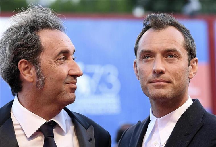 Papst aus den USA? In Serie mit Jude Law durchexerziert Die Serie „The Young Pope“ wurde 2016 bei den Filmfestspielen in Venedig vorgestellt - hier Regisseur Paolo Sorrentino (links) und der Hauptdarsteller Jude Law.