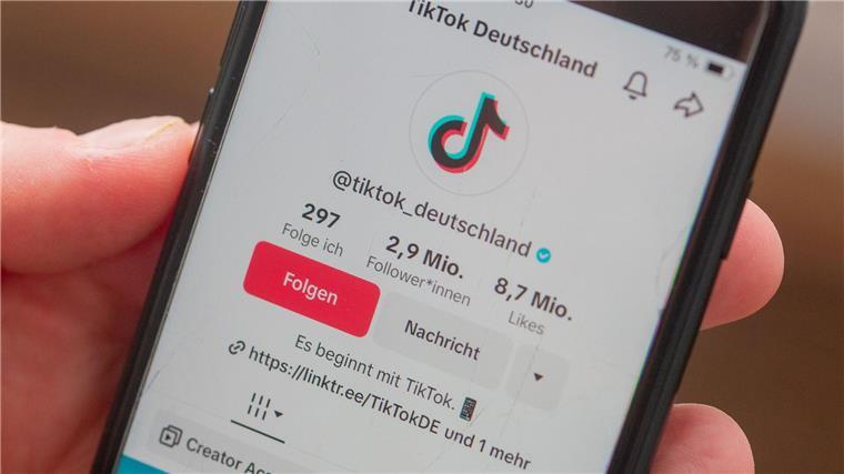 Einkaufen bei Tiktok - die Revolution des Onlinehandels? Die Shop-Funktion soll in die bestehende Tiktok-App integriert werden. (Archivbild)
