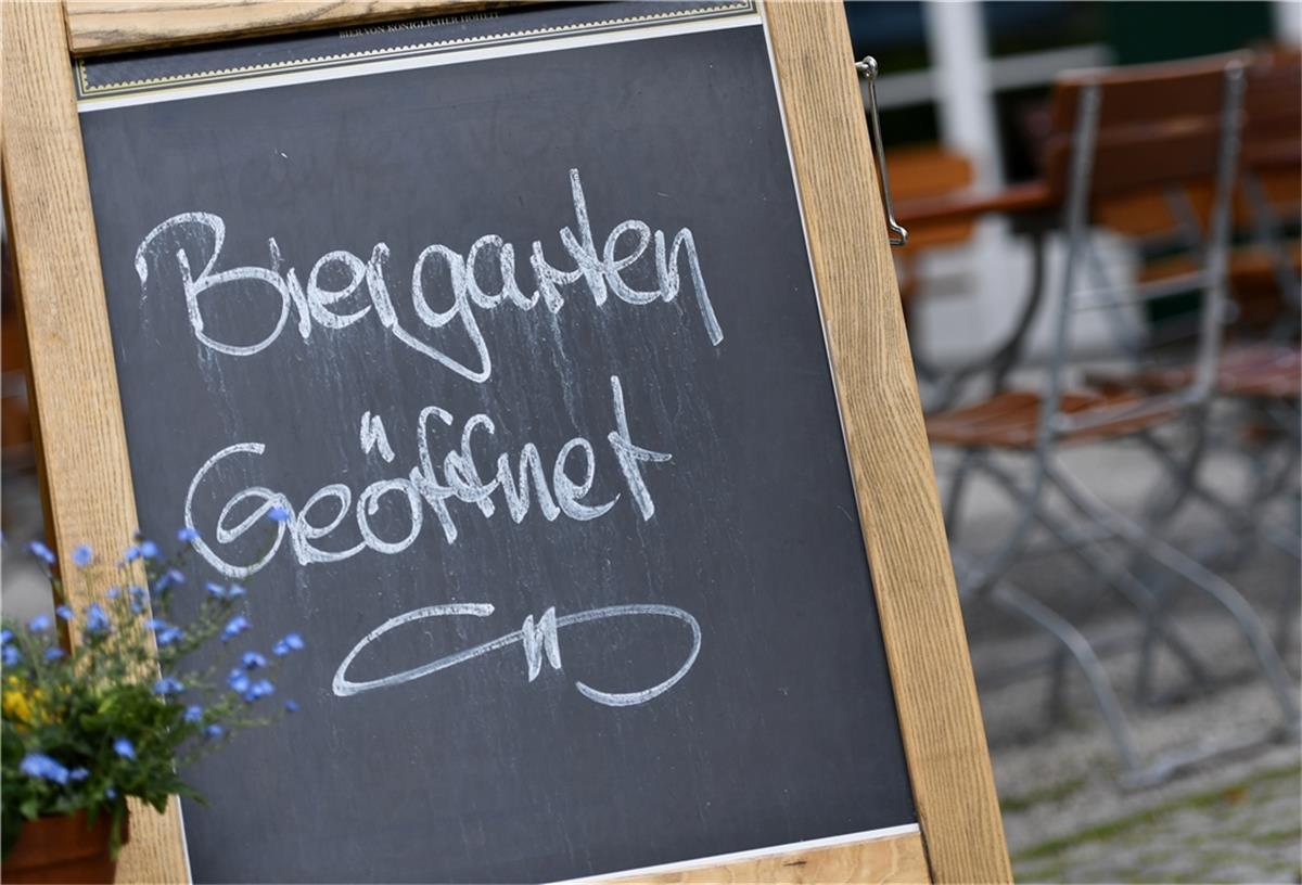 Bundesweiter Inzidenz-Wert sinkt auf 41 Die Sieben-Tage-Inzidenz lag am Donnerstagmorgen bei 41. Die Öffnung der Außengastronomie tut den guten Zahlen keinen Abbruch.