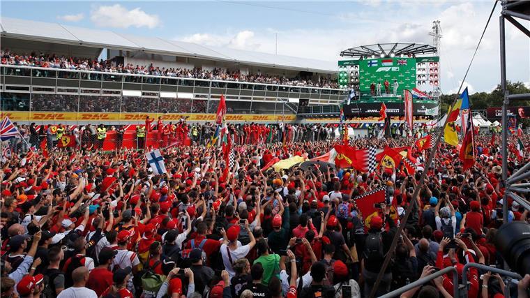 Hamilton schwärmt von Atmosphäre in Italien Die Siegerehrung in Monza gehört zu den Höhepunkten.