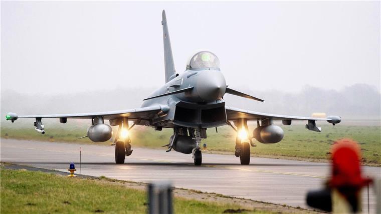Eurofighter-Alarmrotte bleibt in Rostock-Laage bis 2026 Die sogenannte Alarmrotte der Luftwaffe sichert den deutschen Luftraum ab. (Archivbild)