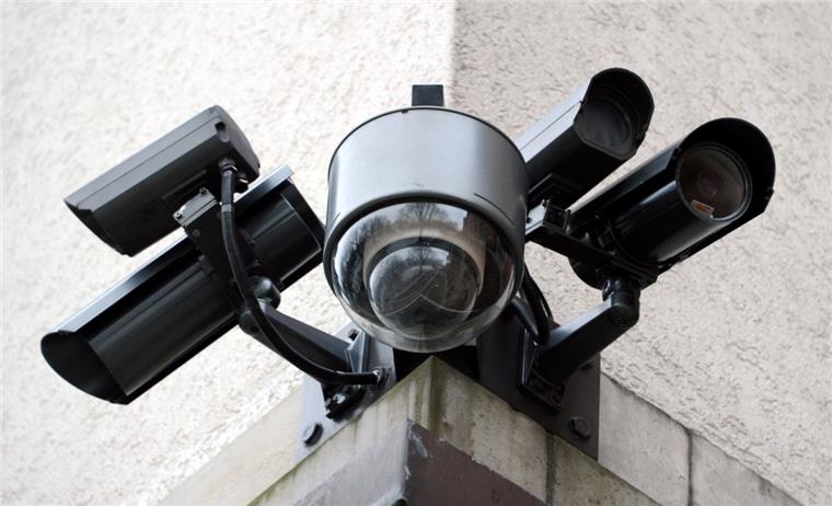 Die SPD-Fraktion hatte im Dezember beantragt, im Haushalt 8000 Euro für eine Videoüberwachung im Bereich des Bahnhofs und des Marktplatzes bereitzustellen. Ob Kameras an den beiden Orten überhaupt zulässig wären, sei noch zu prüfen. Diese Prüfung ist jetzt abgeschlossen.