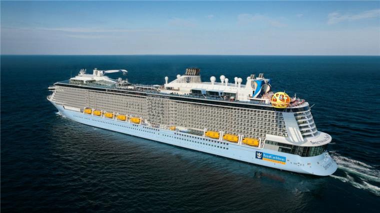 Dieses Schiff kommt für Wochen nach Bremerhaven Die „Spectrum of the Seas“ wird wochenlang in Bremerhaven liegen.