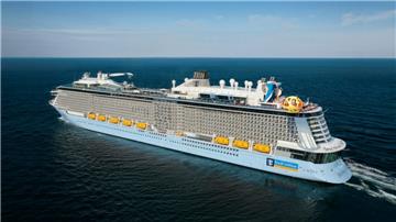 Die „Spectrum of the Seas“ wird wochenlang in Bremerhaven liegen.