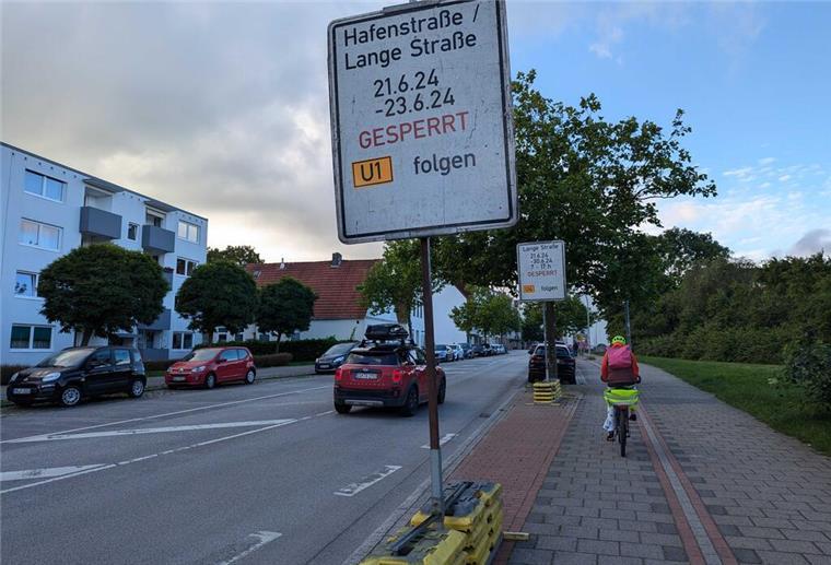 Straßensperrung in Bremerhaven: Hier kommt man ab Freitag nicht mehr durch Ein Straßenschild