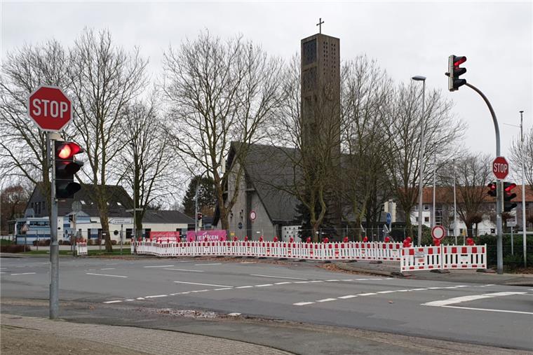 Christuskirche in Brake: Sperrung bleibt bestehen Die Sperrung rund um die Christuskirche bleibt bis einschließlich Sonntag, 15. Dezember, bestehen. Das hat gestern morgen der Krisenstab beschlossen.