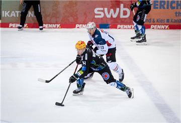 Die Spieler der Fischtown Pinguins beschäftigten Nürnbergs Torhüter Niklas Treutle ausgiebig.