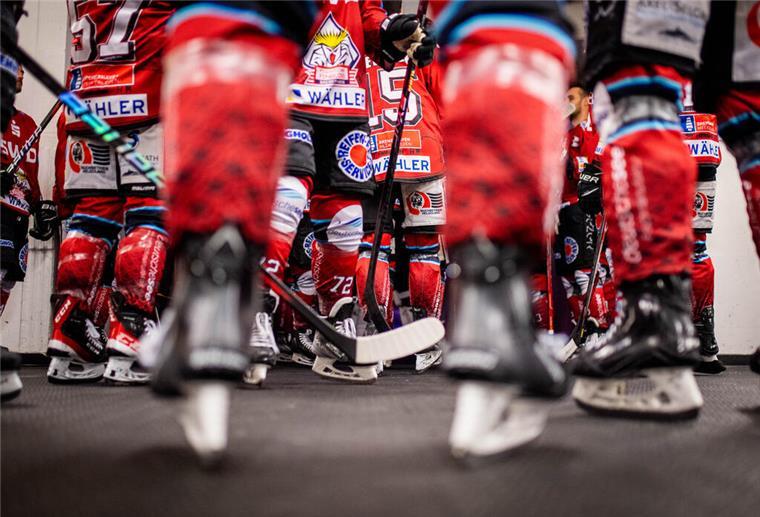Die Schlittschuhe sind geschliffen: Fischtown Pinguins heiß auf den DEL-Start Die Fischtown Pinguins warten auf den Spielbeginn