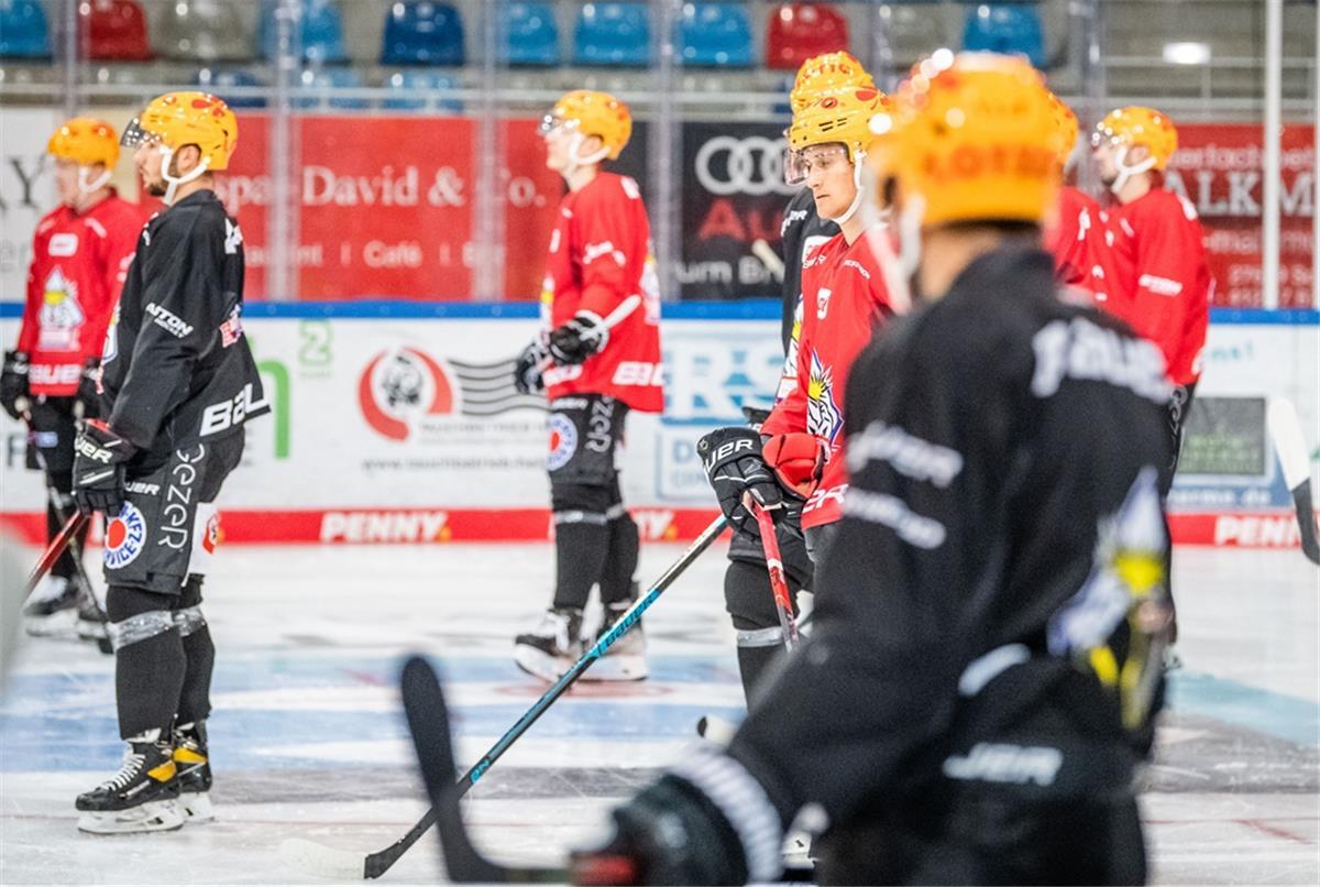Trainingsauftakt für die neue Saison 2021/22 bei den Fischtown Pinguins in der Eisarena.
