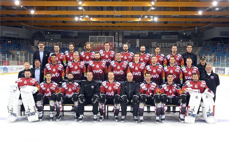 Die Spieler der Fischtown Pinguins stellten sich am Mittwoch in ihren neuen Trikots fürs Mannschaftsfoto auf.