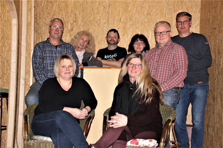 Bürgerverein Sürwürden/Alse spielt plattdeutsche Komödie Die Spielschar des Bürgervereins Sürwürden/Alse probt ihr neues Stück, das am 18. Januar Premiere feiern wird. Das Foto zeigt (hinten von links) Wilfried Oltmanns, Irmgard Hellmers, Jörg Meier, Renate Brandt, Andreas Wulff und Jens Horstmann sowie sitzend (von links) Frauke Kranz und Beate Arens.