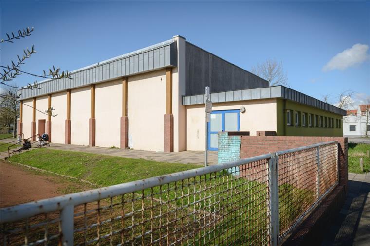 Schimmel-Alarm: Diese Turnhalle in Bremerhaven ist aktuell gesperrt Die Sporthalle der Oberschule Geestemünde ist wegen Schimmelbefalls gesperrt.