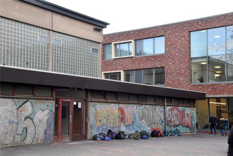 Bistum plant neue Turnhalle für Bremerhaven Die Sporthalle zwischen Edith-Stein- und Stella-Maris-Schule ist 47 Jahre alt und dringend sanierungsbedürftig. Noch besser wäre ein Neubau. Das prüft nun das katholische Bistum Hildesheim.
