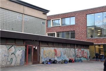 Die Sporthalle zwischen Edith-Stein- und Stella-Maris-Schule ist 47 Jahre alt und dringend sanierungsbedürftig. Noch besser wäre ein Neubau. Das prüft nun das katholische Bistum Hildesheim.