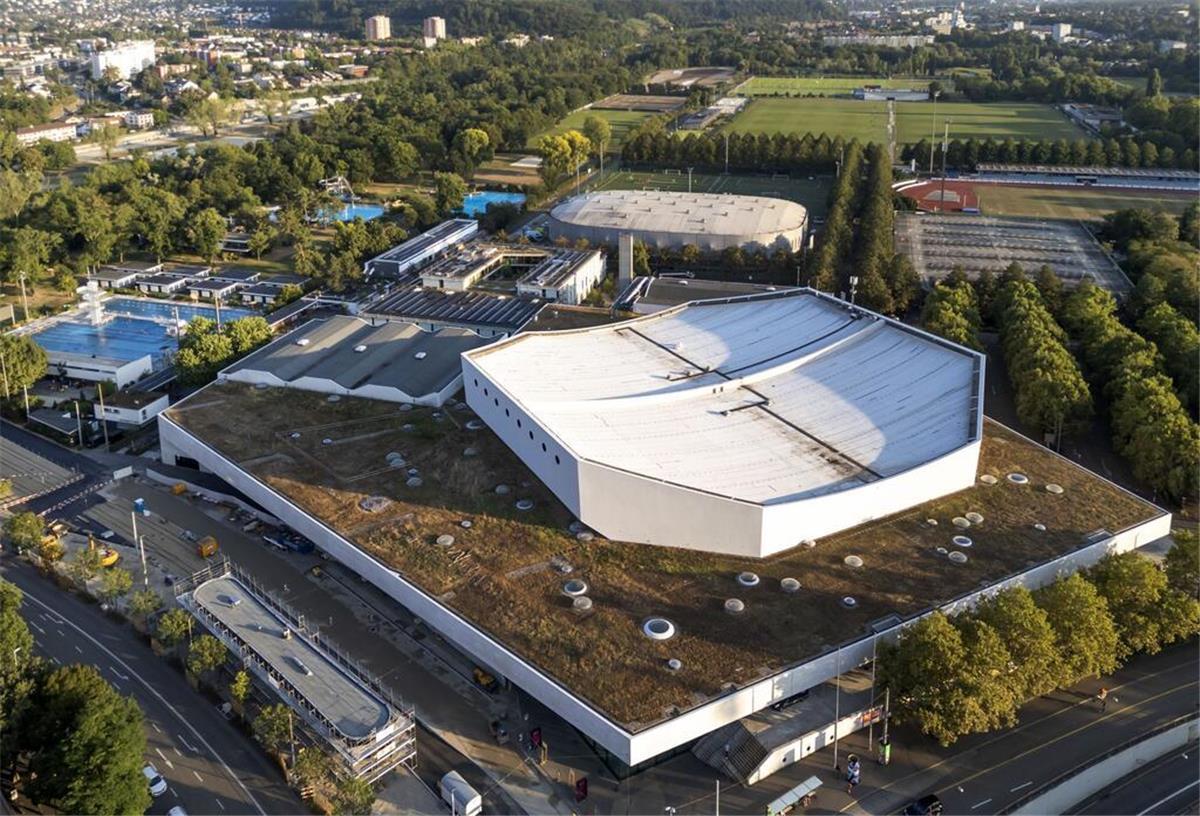 Die St. Jakobshalle fasst etwa 12.000 Menschen (Archivbild)