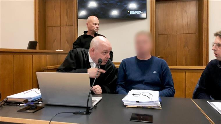 Die Staatsanwaltschaft wirft dem 50 Jahre alten Kutterkapitän und zwei mutmaßlichen Komplizen im Alter von 46 und 48 Jahren Drogenhandel und gemeinschaftliche Beihilfe zur Einfuhr vor.