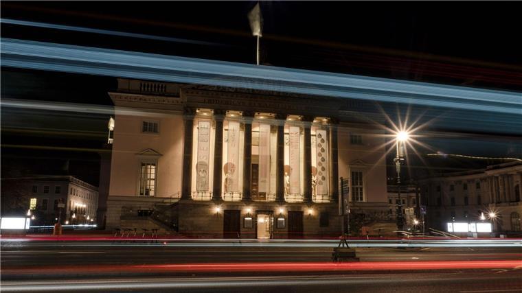 Bieito eröffnet Staatsoper-Premierensaison mit Buh-Rufen Die Staatsoper Unter den Linden: Hier hat Calixto Bieito die Premierensaison in Berlin eröffnet.
